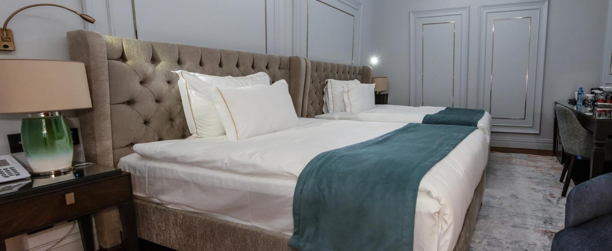 Xheko Imperial Luxury Hotel & Spa Tirana Exterior photo A bed